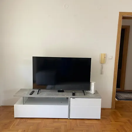 Διαμέρισμα Ady 2 *